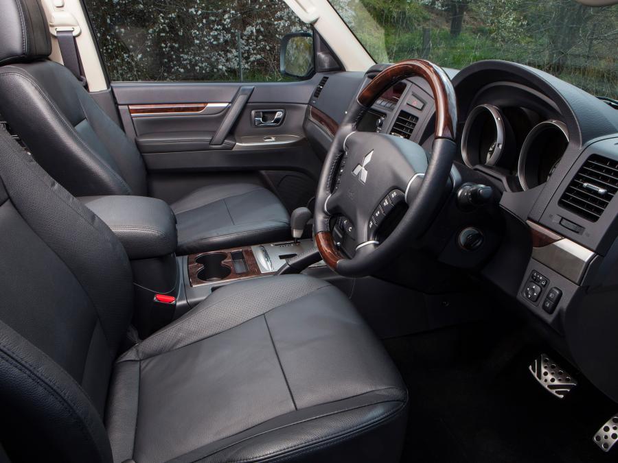  Mitsubishi Pajero 5-Door 2011 года  (AU) (фото 15 из 20)